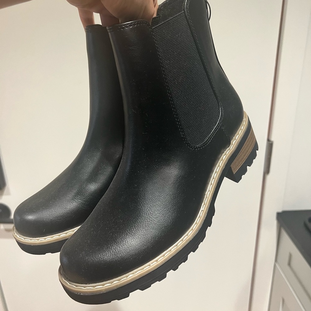 ‘Universal Thread’ Boots size 8 NWT